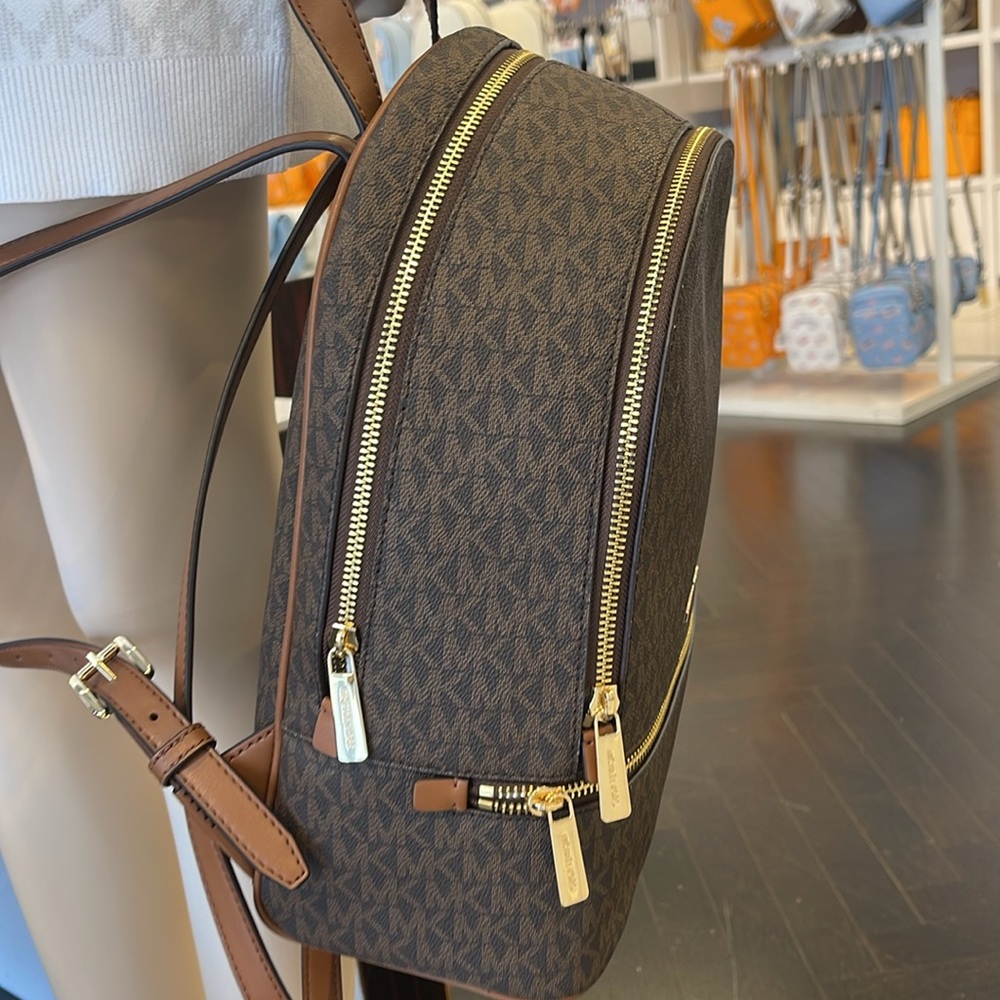 MICHAEL KORS Rhea Medium Zip Signature Logo Backpack
BROWN 
NWT - Picture 15 of 16